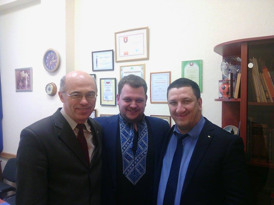 Сербін Олег з директором Наукової бібліотеки Білоруського національного університету Олексієм Скалабаном та директором Наукової бібілотеки Білоруського державного університету Петром Лапо.